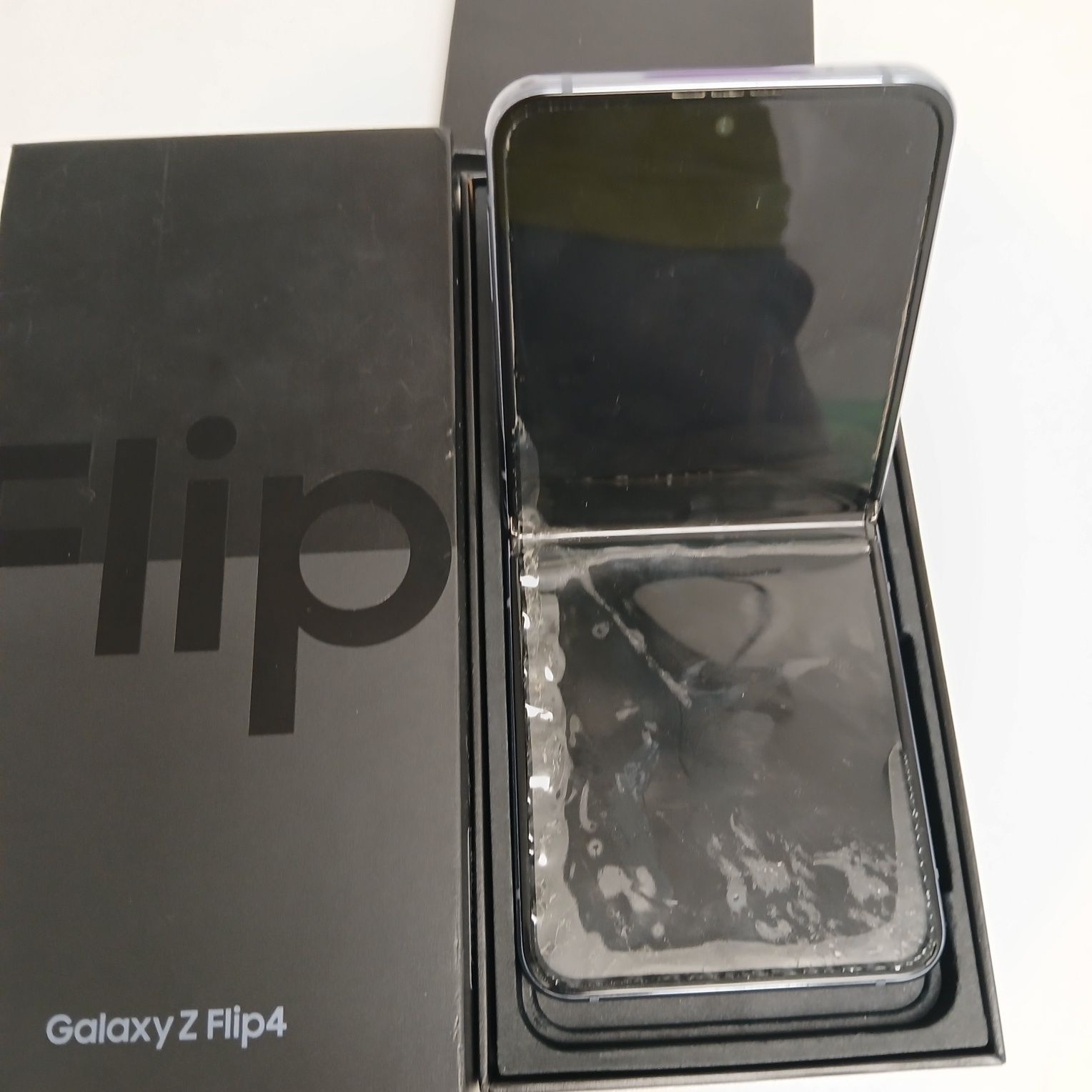 Телефон Samsung Flip 4
