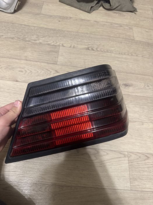 Фонарь задний правый мерседес 124