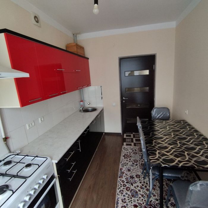 3 хонали, КИУФ олдида,