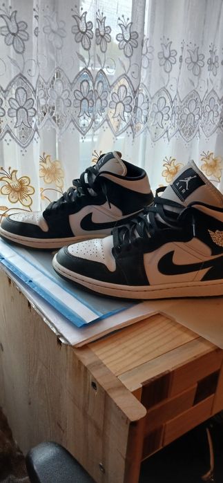 Vând adidasi jordan