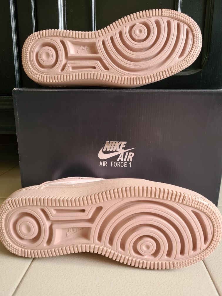 Дамски маратонки NIKE AIR FORCE 1 номер  39