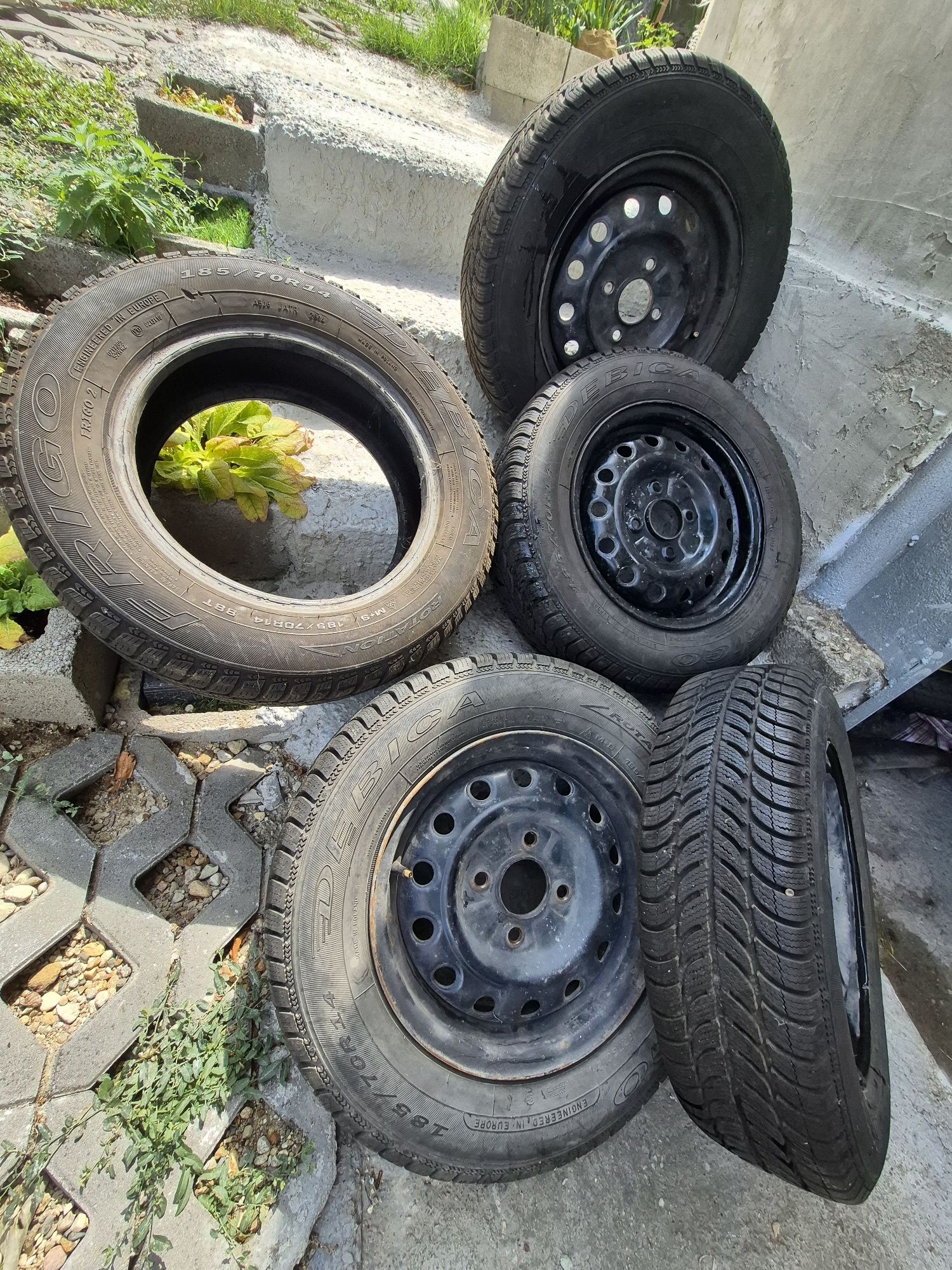 Продавам 5 броя зимни гуми с джанти 185/70 R14 – Debica Frigo