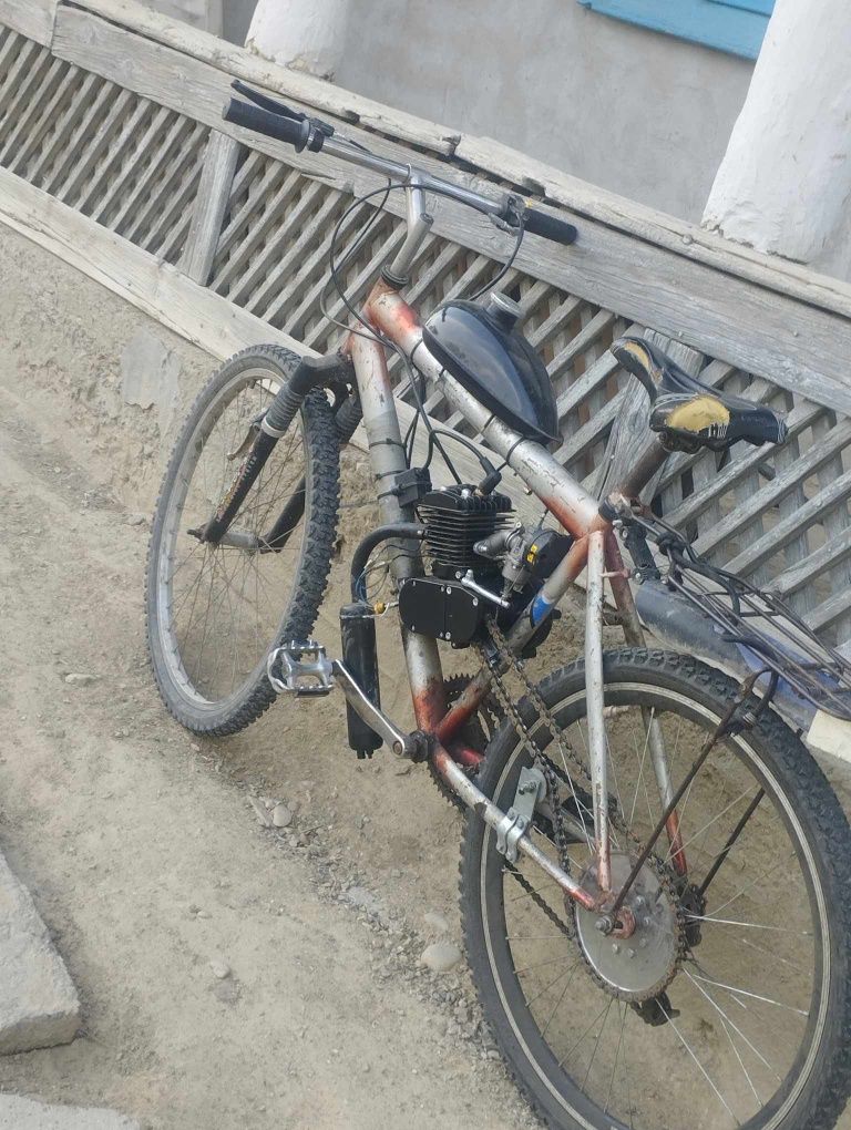 Bicicleta cu motor , vând sau schimb cu scuter