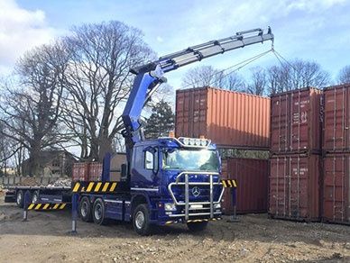 Контейнеровоз манипулятор