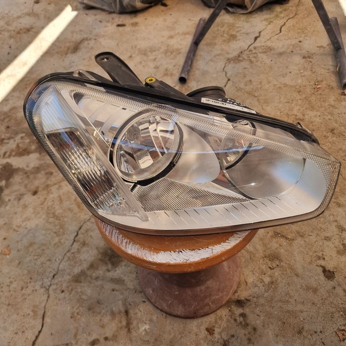 Ford C-Max 2009 десен фар