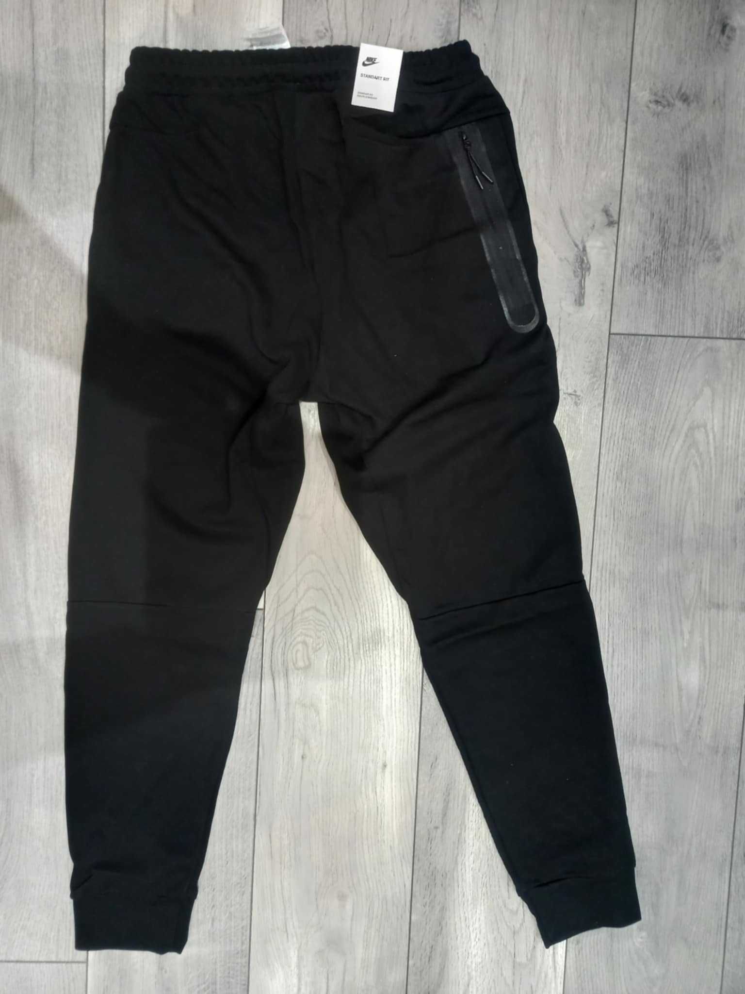 Nike - спортен екип размер L/XL
