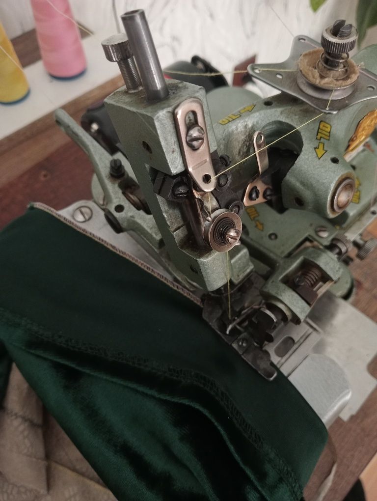 Швейная машина оверлок