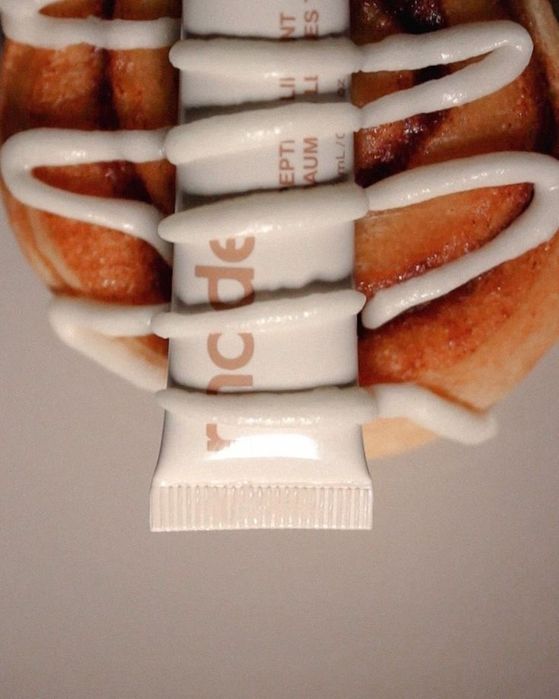 CINNAMON ROLL - rhode limited edition lip tint