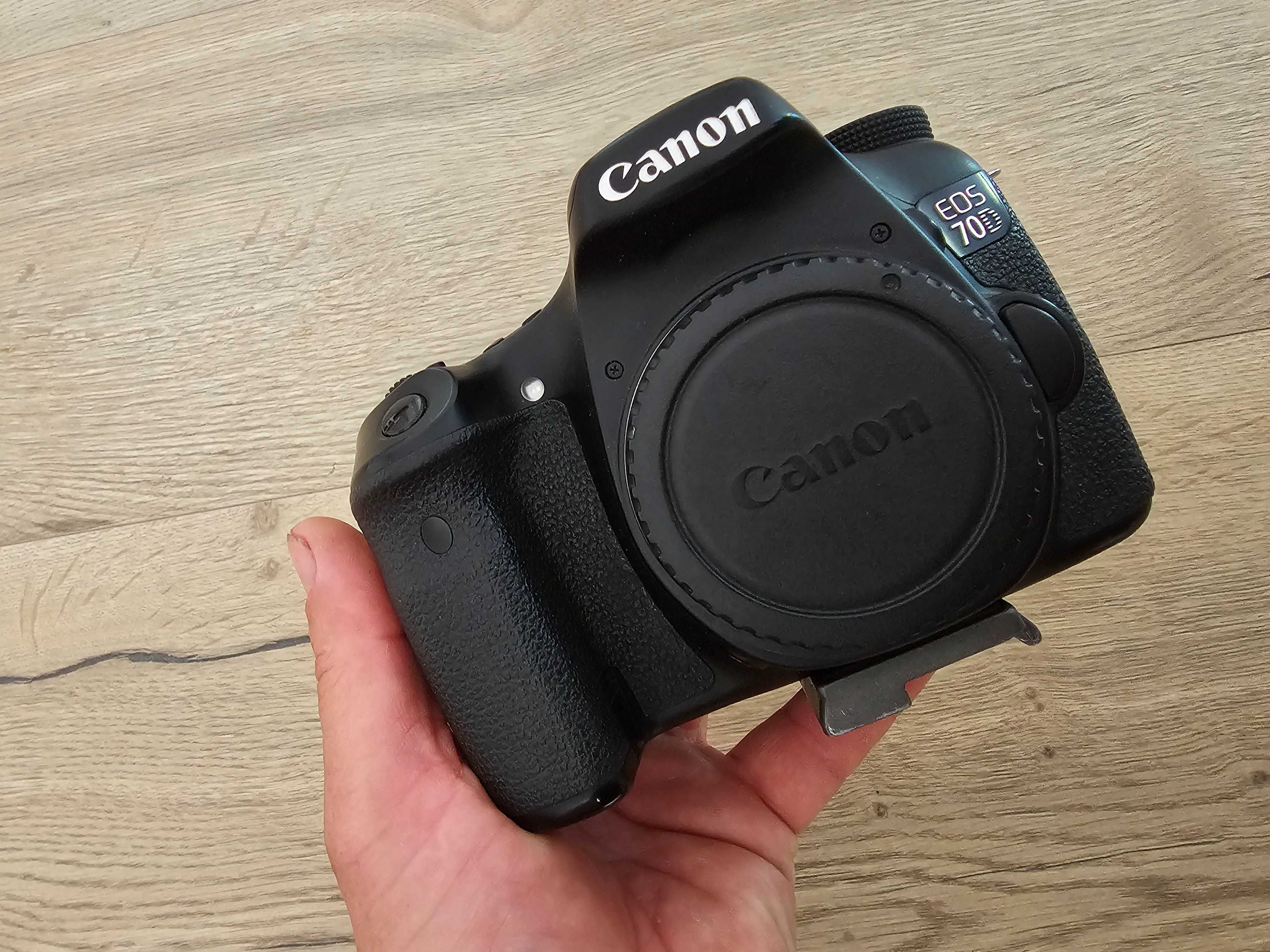 Хибридна фотокамера Canon EOS 70D в комплект с 3 обектива обектива