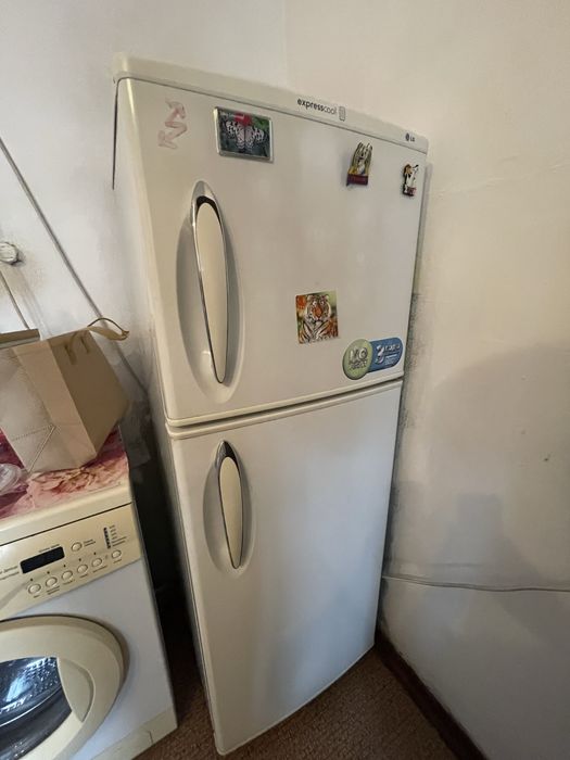 Продам холодильник двухкамерный