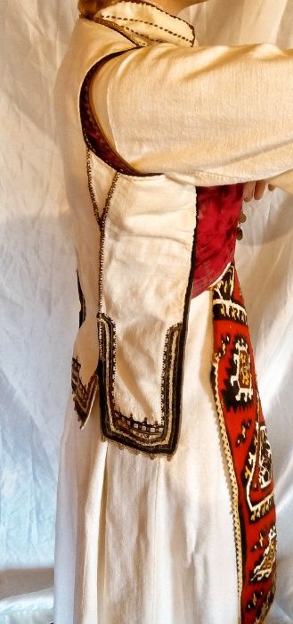 Автентична женска Македонска носия от Куманово