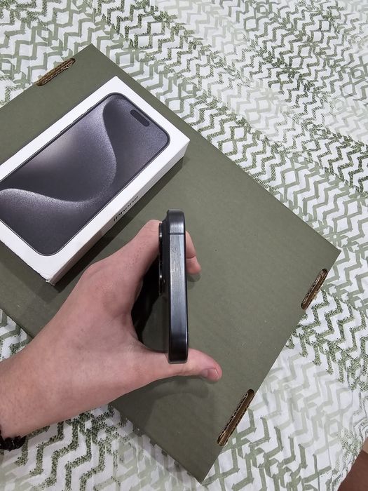 Vand iphone 15 pro 128 GB black titanium