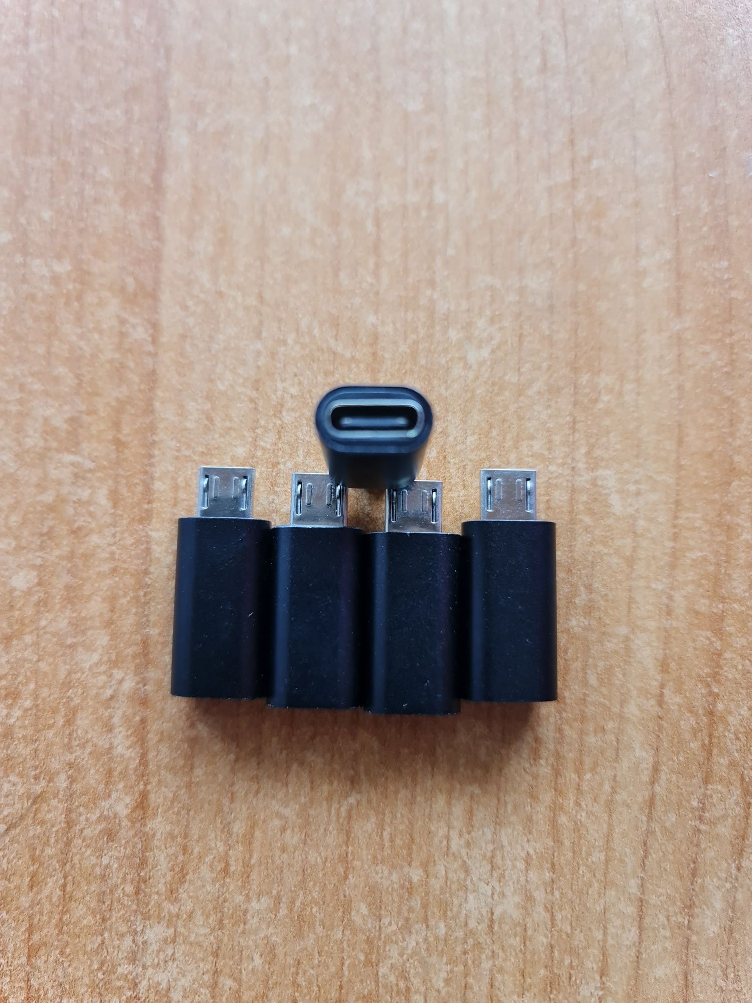 Adaptoare cabluri USB.