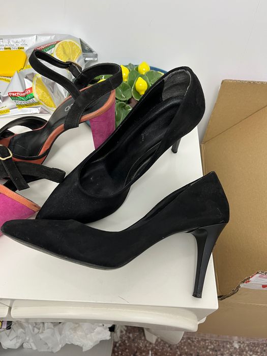 Комплект от два чифта обувки