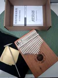 Instrument muzical din lemn cu incinta si 17 note, Kalimba