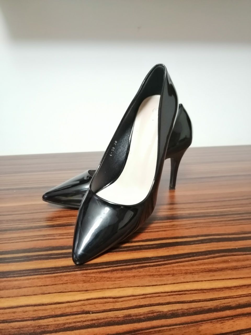 Pantofi stiletto, mărime 38