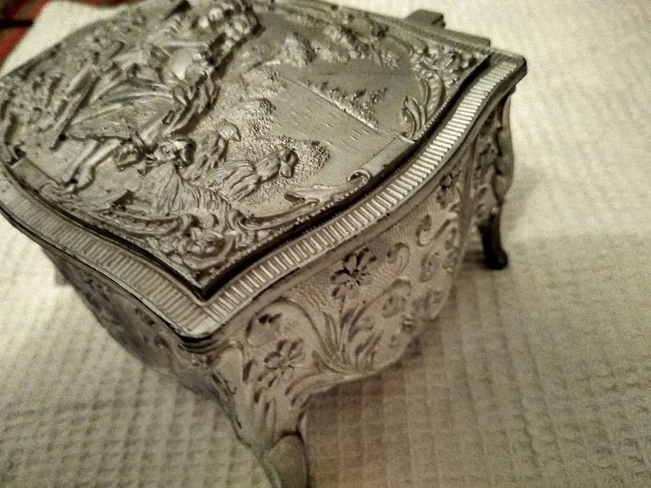 Cutie bijuterii stil baroc