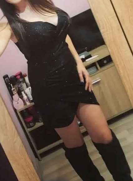 Рокля с регулиращи презрамки