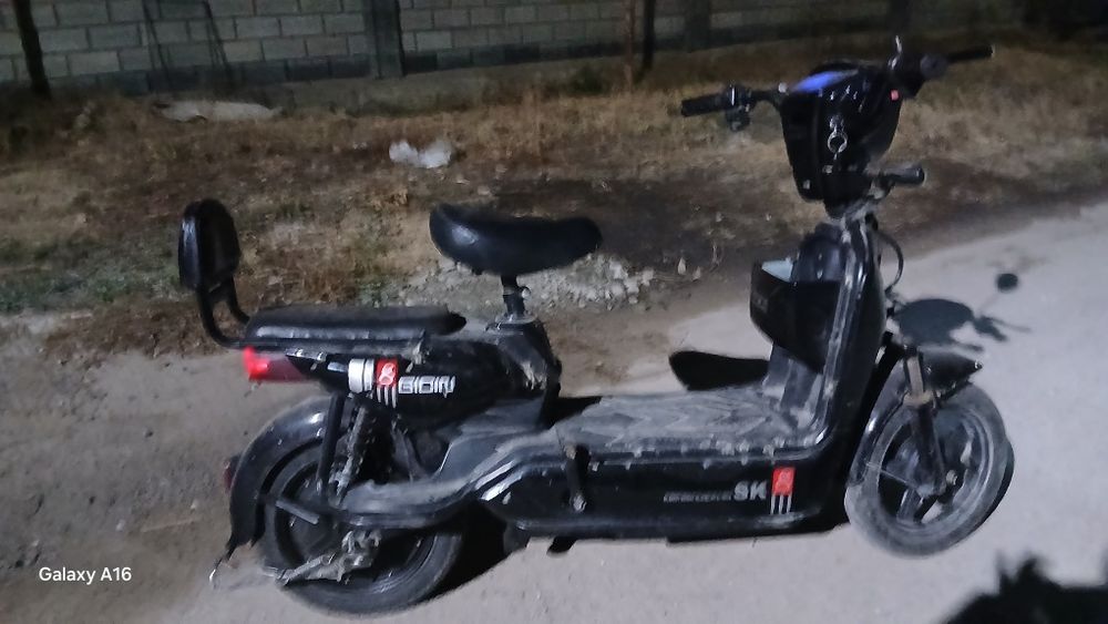 Мопед ск8 в нормальном состояние гарантия 2 дня ездил на нём 1,5 года