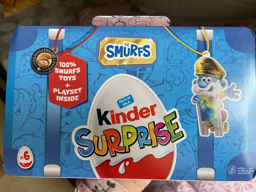 Kinder surprise servieta Smurfi