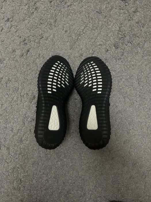 Yeezy boost 350 черни ЧИСТО НОВИ