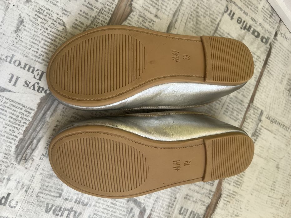 Обувки за момиченце. Два чивта.