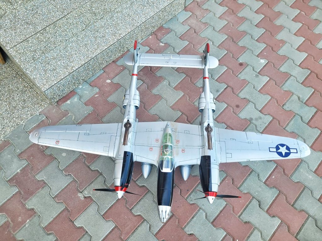Aeromodel cu radiocomanda P38 1.6m