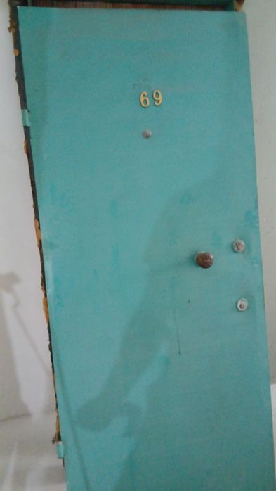 Выходной  дверь  продаю ключики  есть