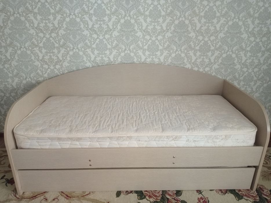 Продам детскую кровать  на 2 спальные места