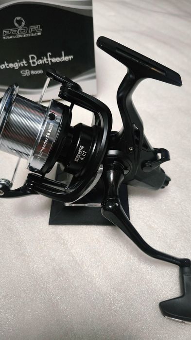 Mulineta Crap PRO FL Strategist Baitfeeder SB8000 Long Cast 0,30/420m