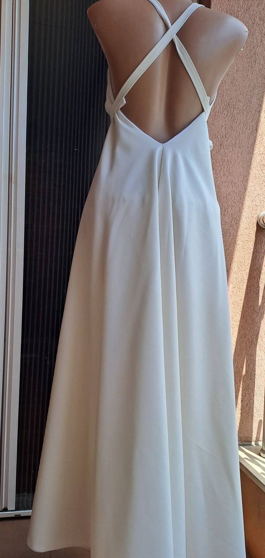 Бяла рокля с изрязан гръб,one size