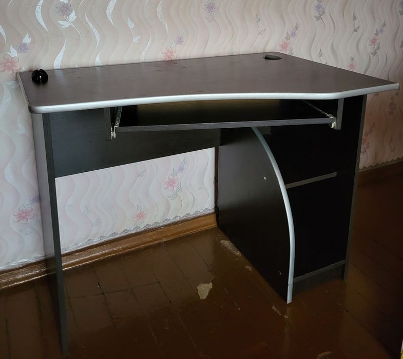Продам письменный стол