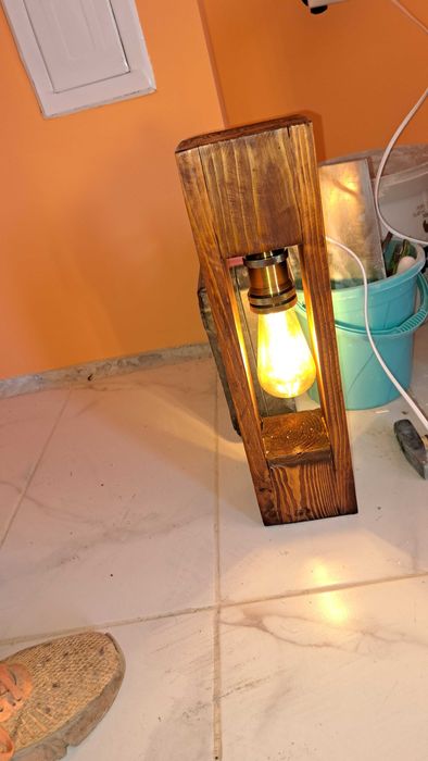 Ръчно изработеени лампи от дърво