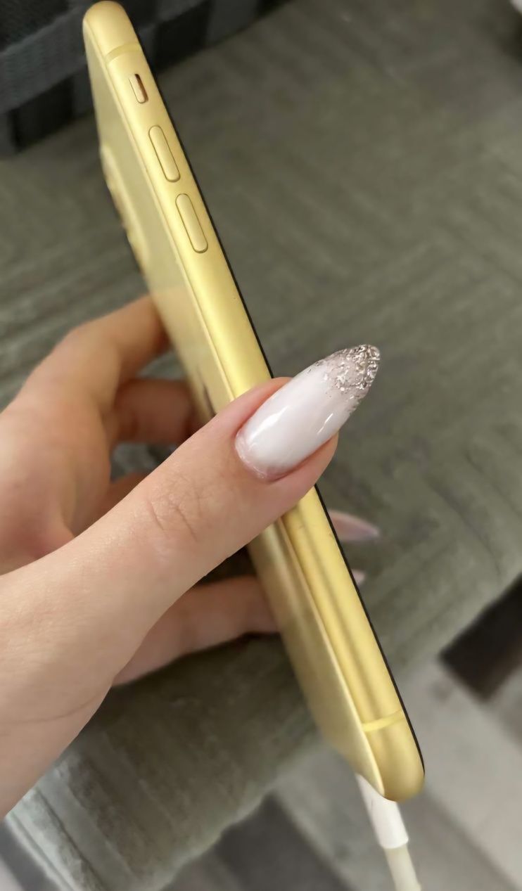 iPhone 11 /64 GB цвят жълто