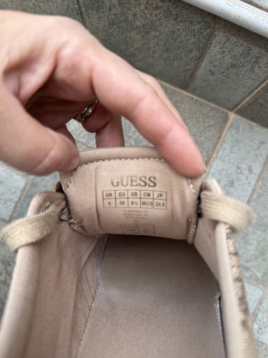 Дамски кецове на Guess!