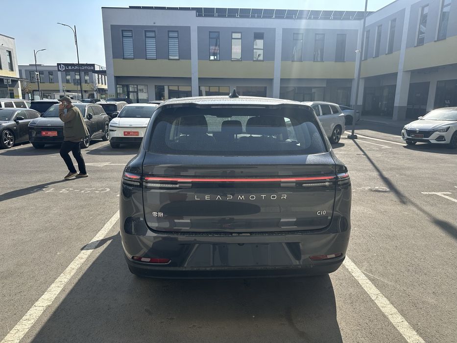 Leapmotor C 10 gibrit mokriga qora 11500km yurgan
