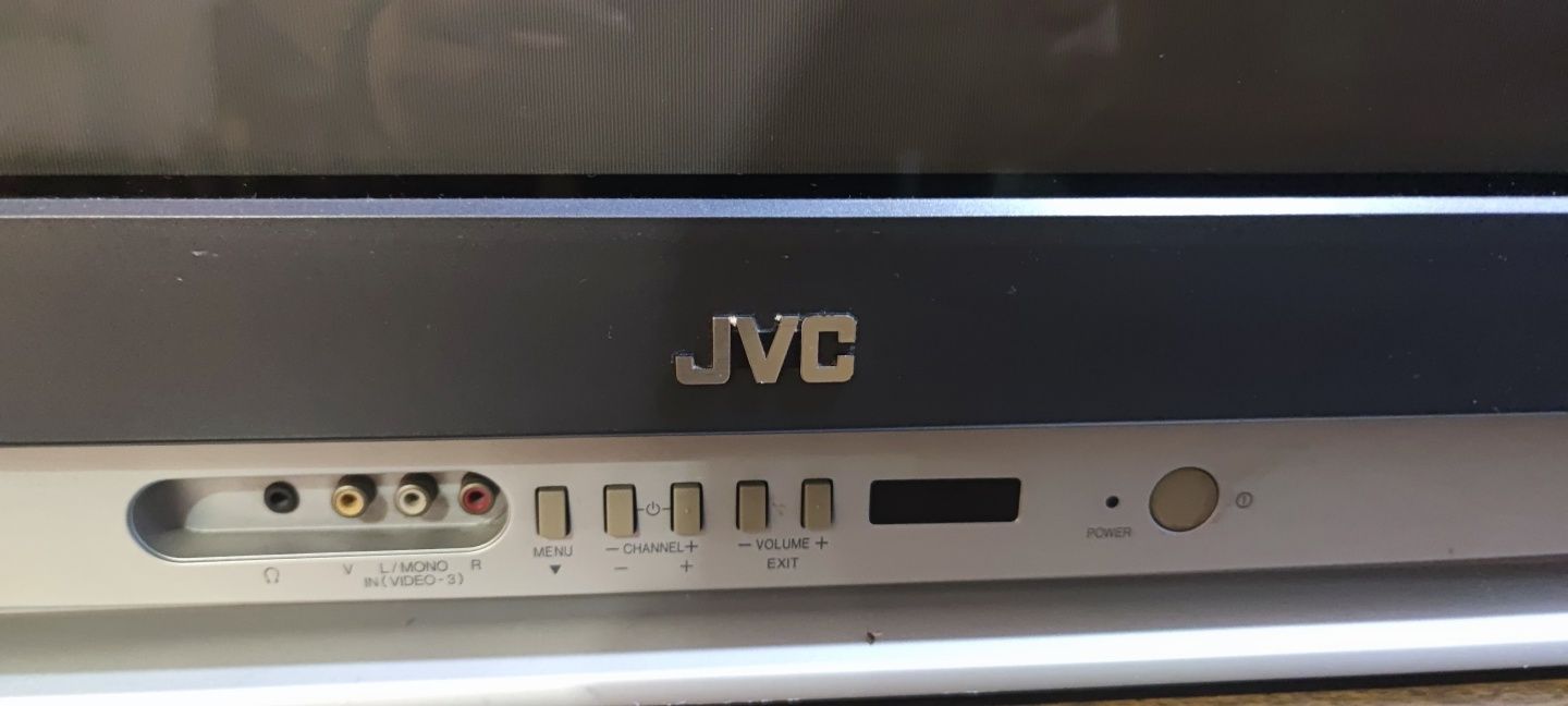 Продавам телевизор JVC