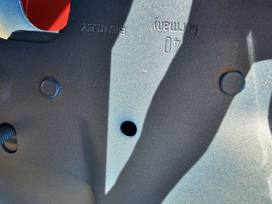 Haion Bentley Bentayga Facelift dupa 2020 cod 36A827159