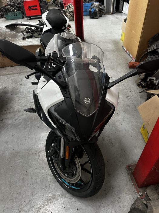 CFMoto 300 SR 2024