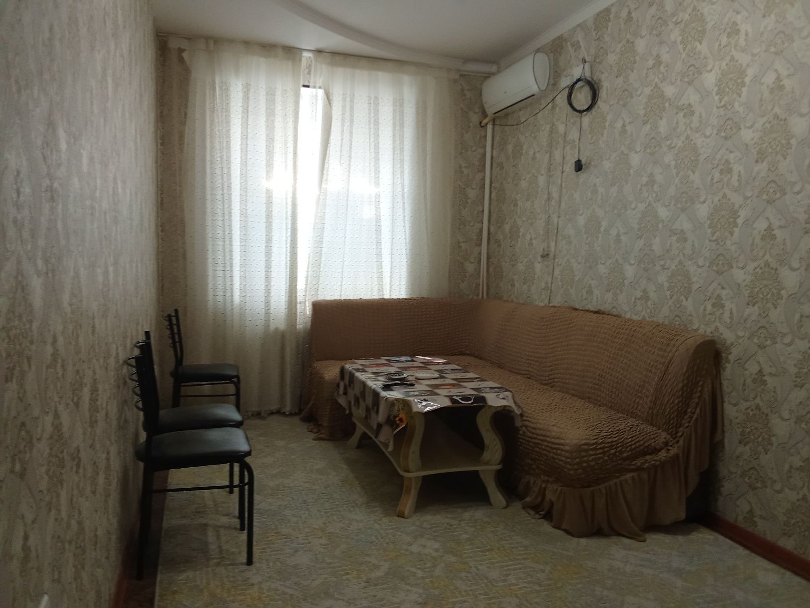 Uy ijaraga beriladi . Narxi 300 dollor.Manzil Sogdiananing orqasi
