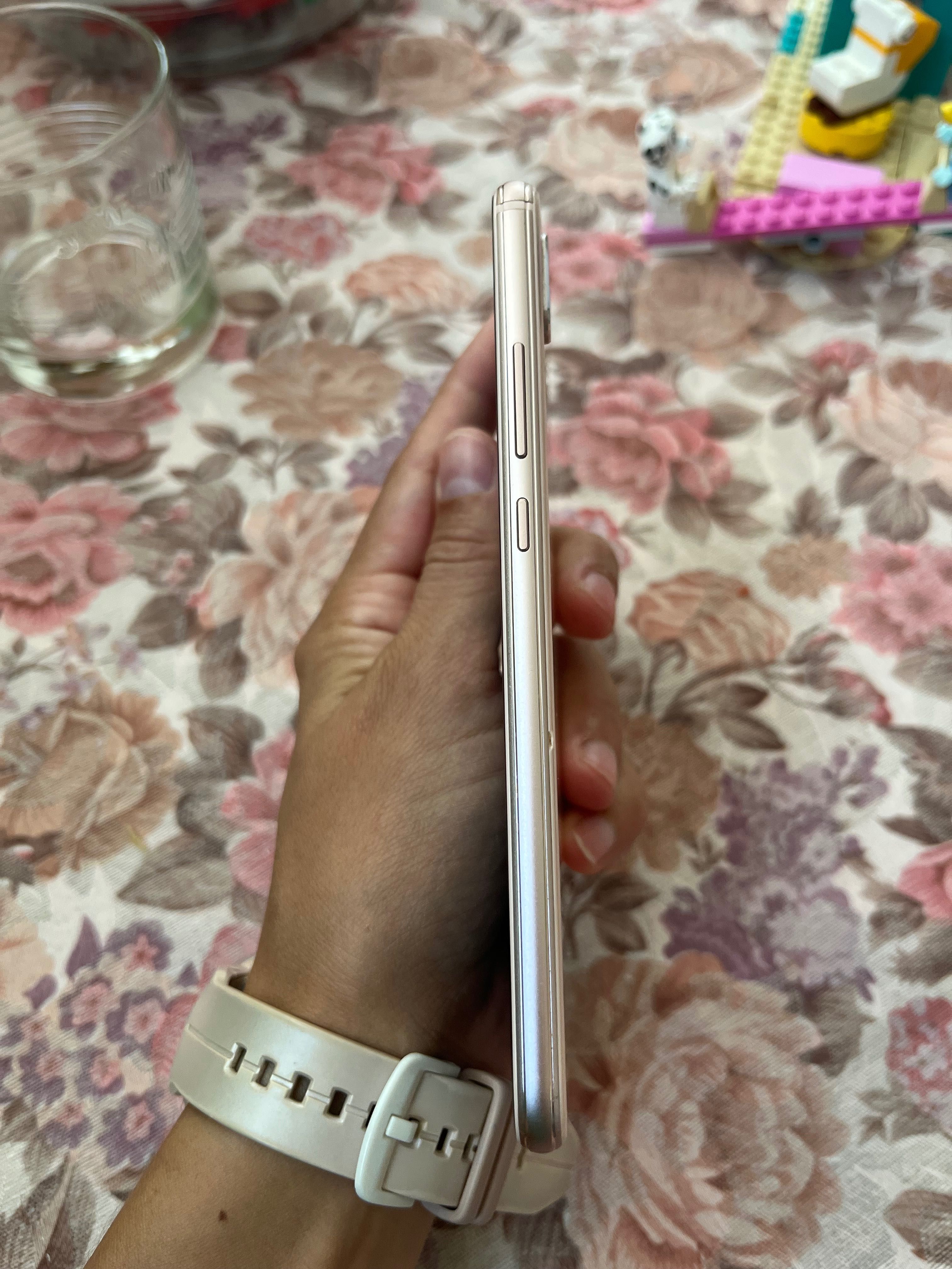 Перфектен Телефон Huawei p20 lite - розово злато, в отлично състояние