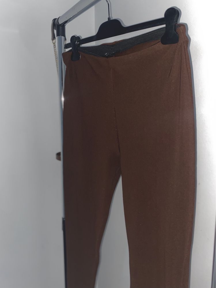 Pantaloni evazati