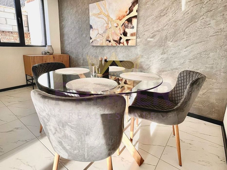 Триетажна къща в гр. Балчик