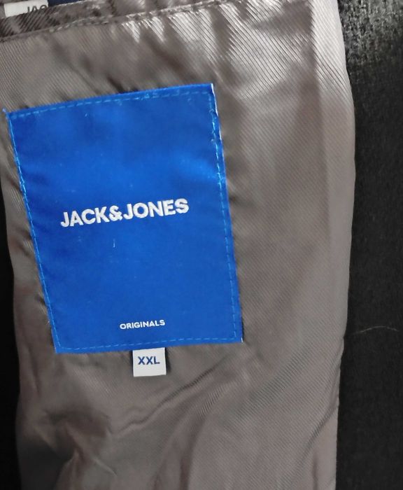 Vând palton bărbați, mare, larg