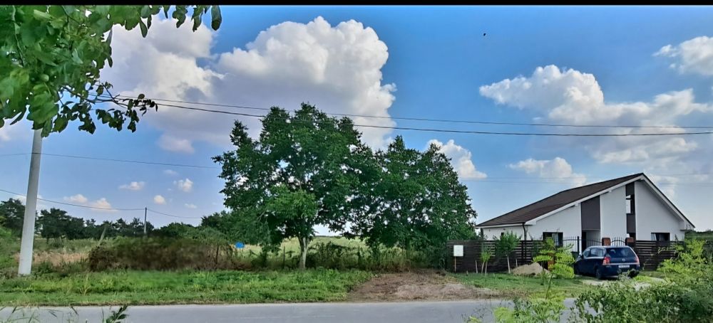 Persoana fizica, ofer spre vânzare teren intravilan în comuna Parţa