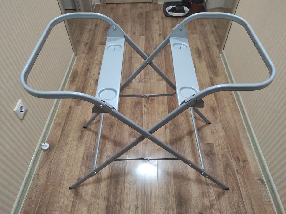 Продаю подставку для ванночки купания грудных детей раскладная новая