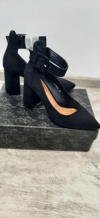 Vând pantofi diferite modele!