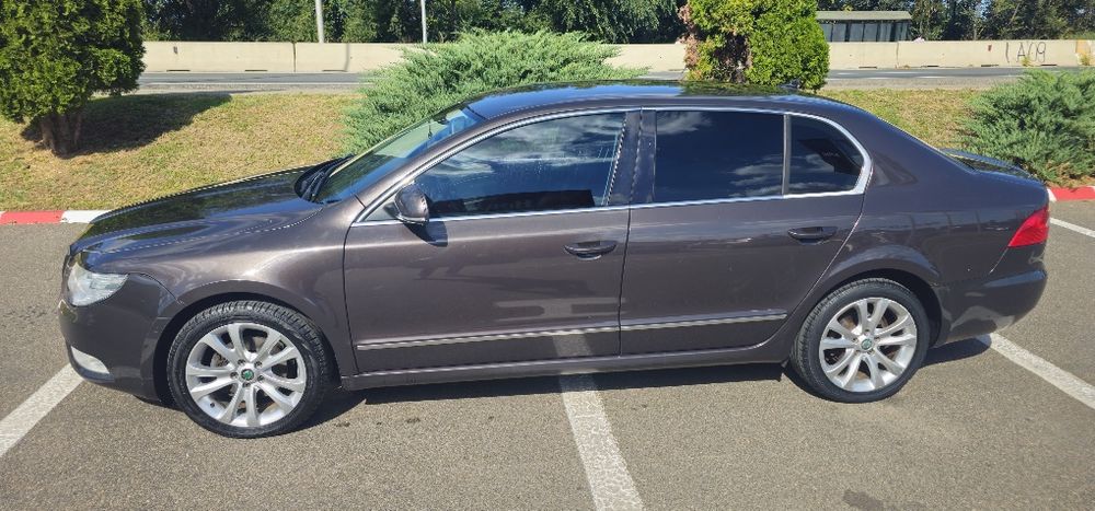 Vând Skoda Superb