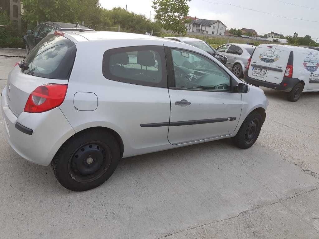 Dezmembrez Renault Clio III 1.5 dci k9k-t7 86 cai euro 4