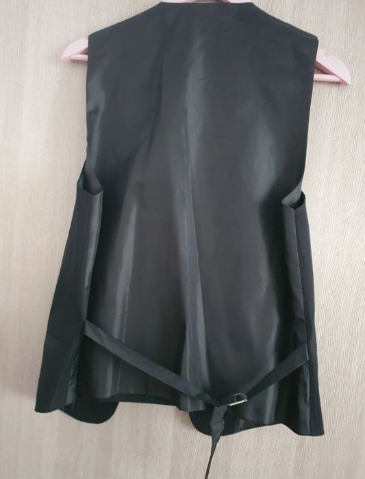 Vând costum negru bărbătesc